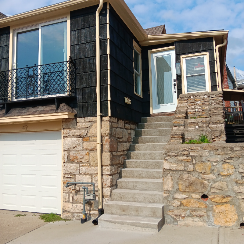 537 Gillis St - Photo 2 of 12