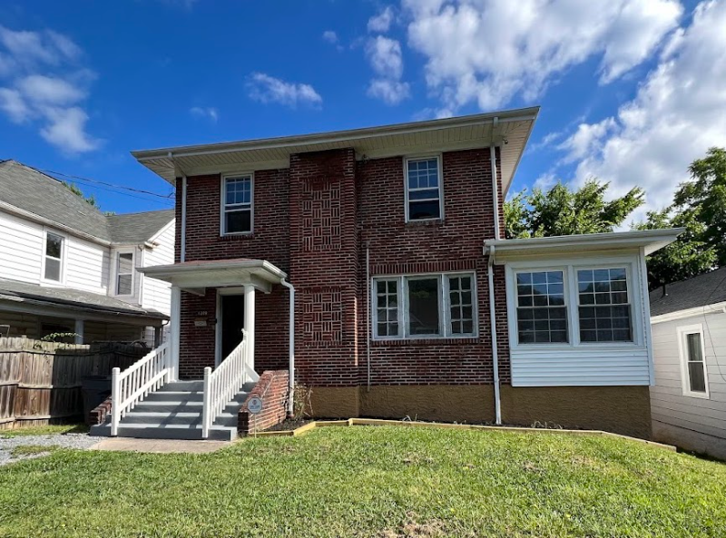 1209 Windsor Ave - Photo 5 of 22