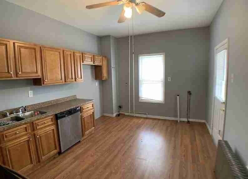 115 Mercer St - Photo 3 of 12