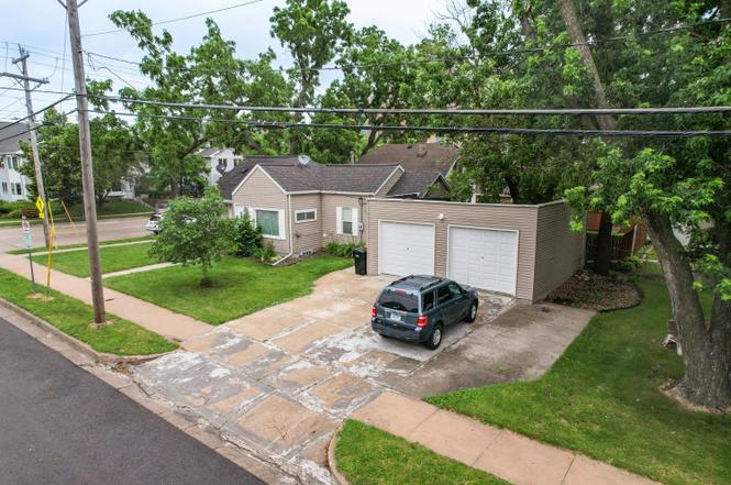 620 2nd Ave Nw #A - Photo 3 of 26