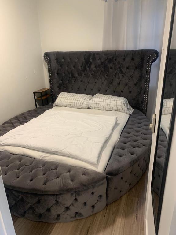 699 Lawrence Avenue West - Photo 2 of 15