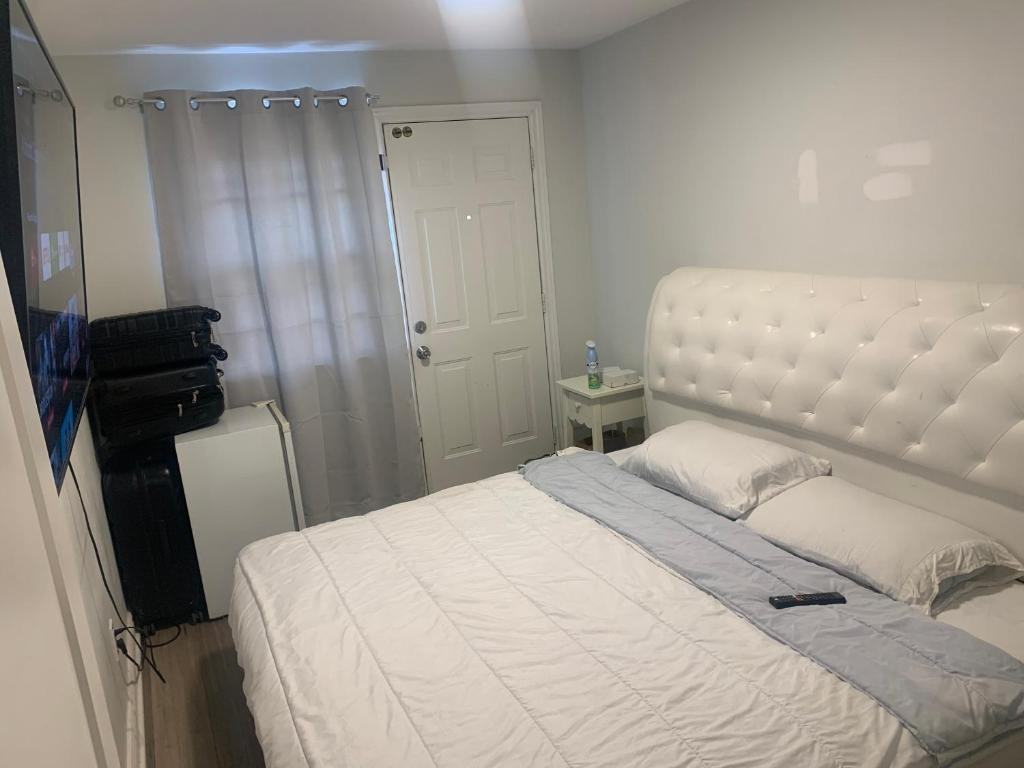 699 Lawrence Avenue West - Photo 3 of 15