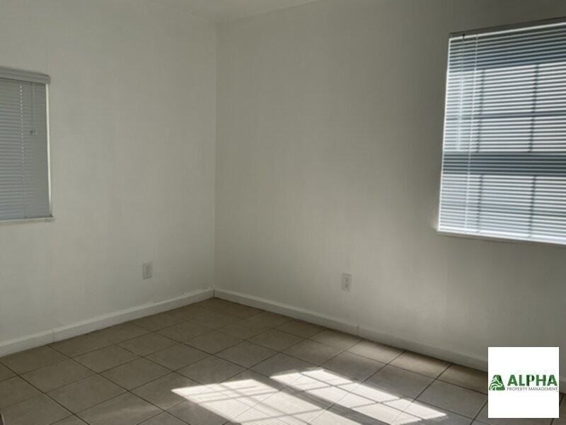 3319 38th St - Photo 6 of 10