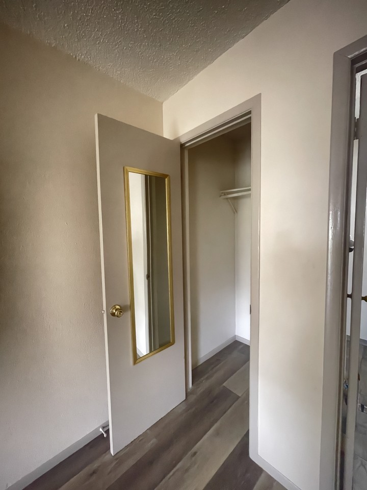 1326 S Saint Marys St #8 - Photo 3 of 6