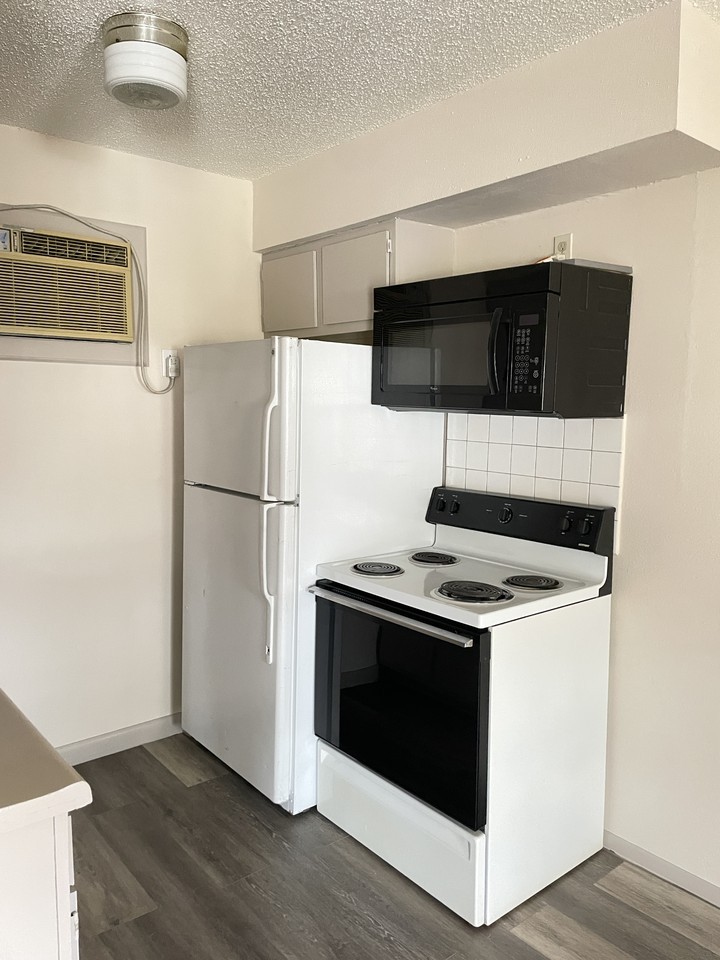 1326 S Saint Marys St #8 - Photo 4 of 6