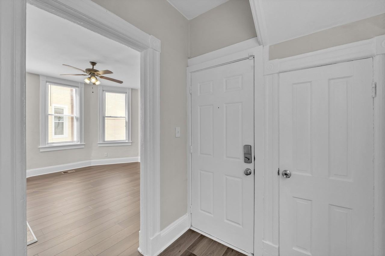 321 W 36th St #1 - Photo 4 of 16