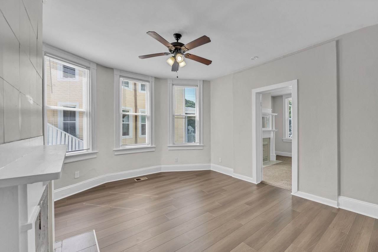 321 W 36th St #1 - Photo 5 of 16