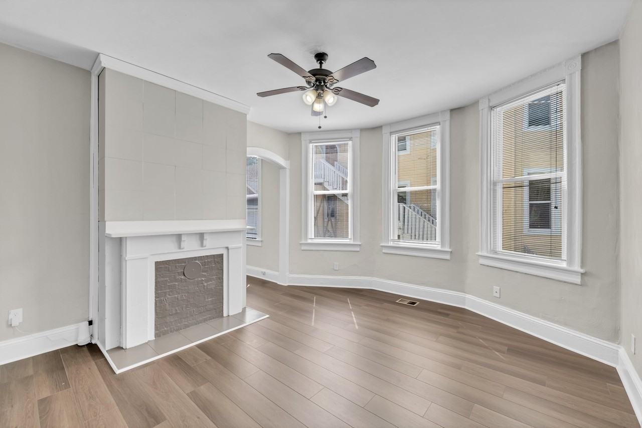 321 W 36th St #1 - Photo 6 of 16
