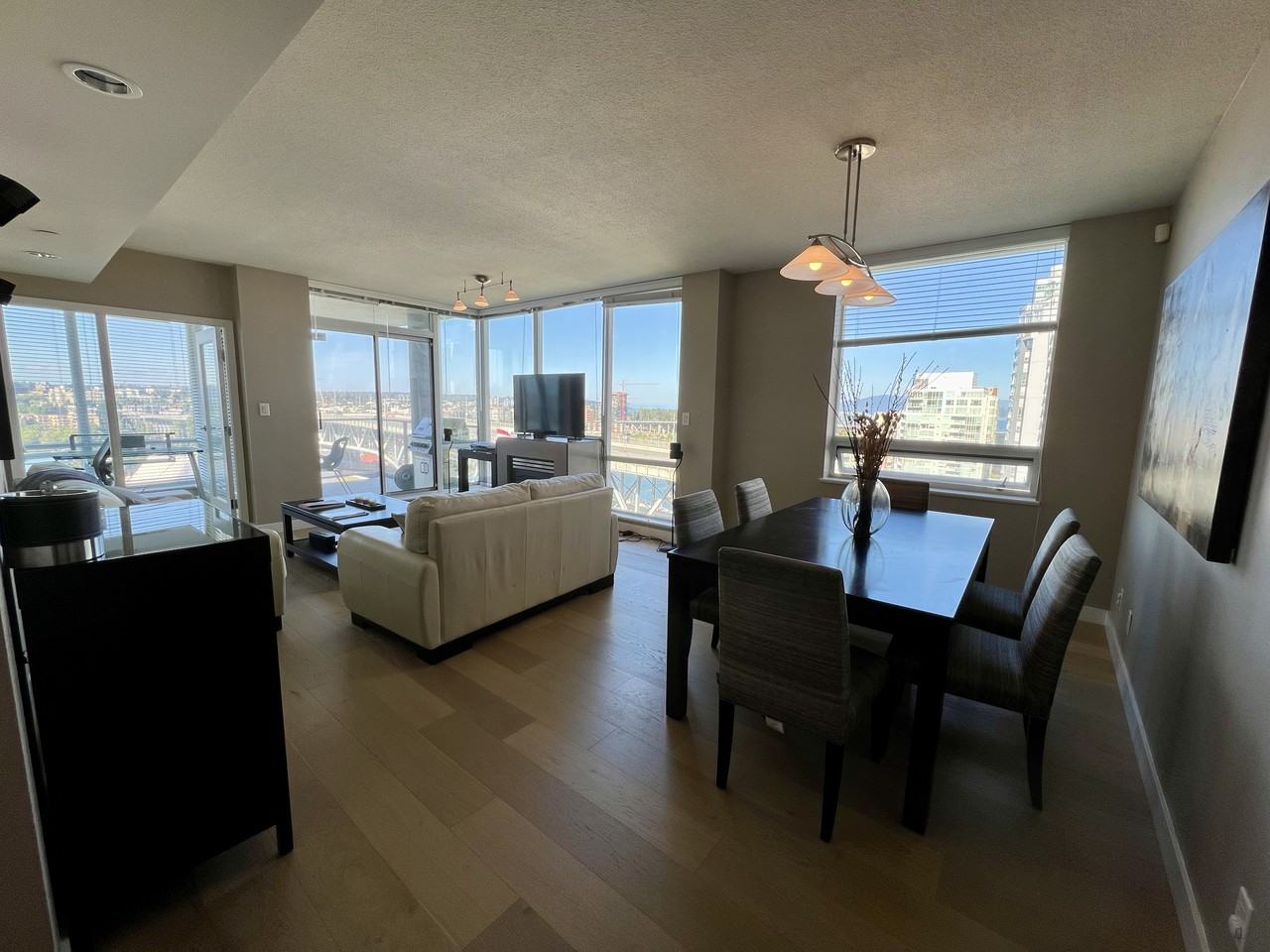 638 Beach Crescent - Photo 3 of 37
