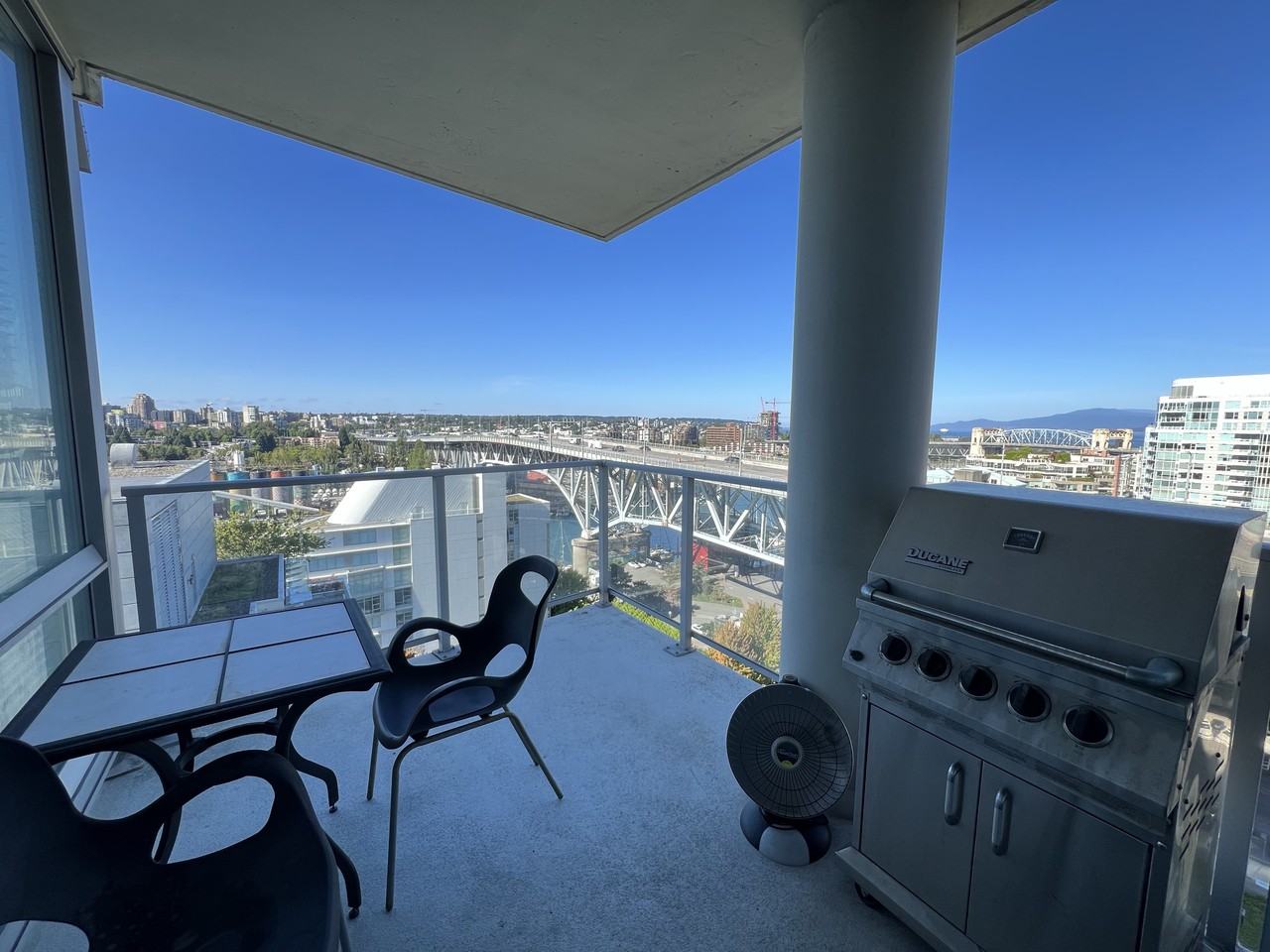 638 Beach Crescent - Photo 4 of 37