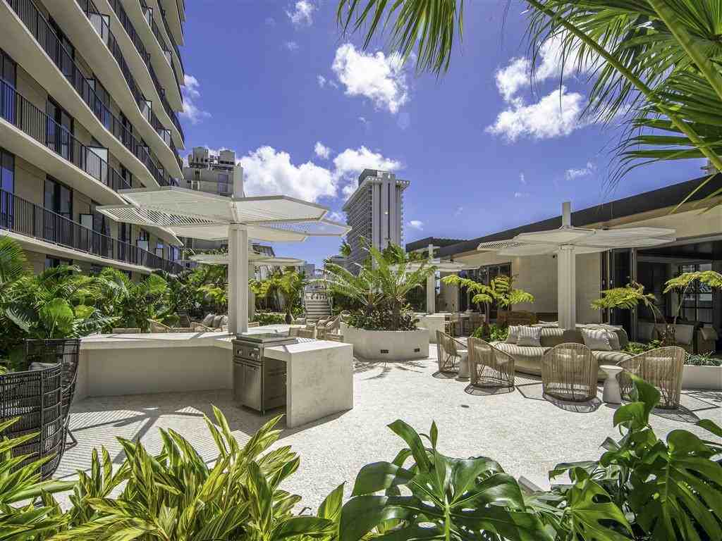 Lilia Waikiki - Photo 3 of 37