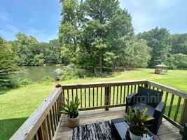 featured image of 605 Lakeview Cv