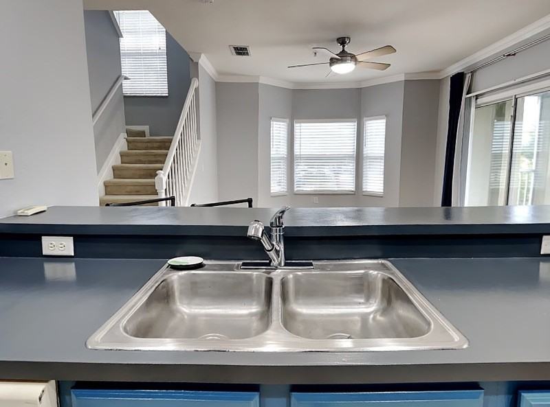 2550 Grand Central Pkwy #11 - Photo 4 of 22