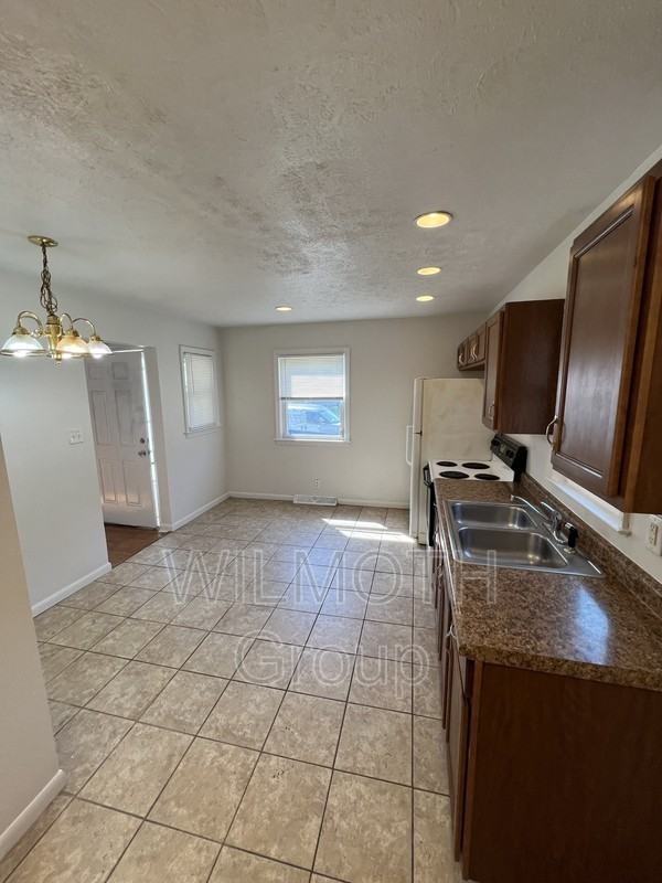 4401 Norwaldo Ave - Photo 3 of 12