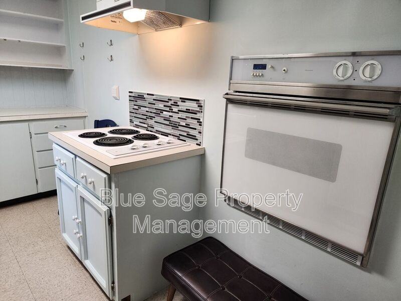 500 3rd Pl - Photo 2 of 11