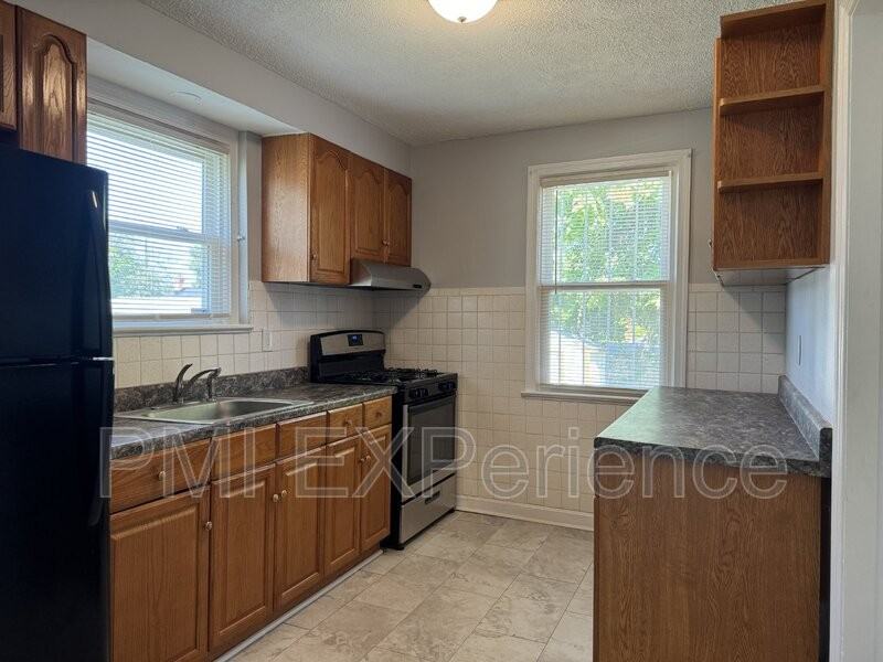 5716 Davey St - Photo 3 of 26