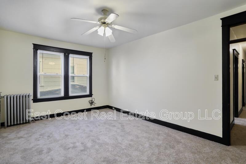 914 Summit Ave #3 - Photo 6 of 21