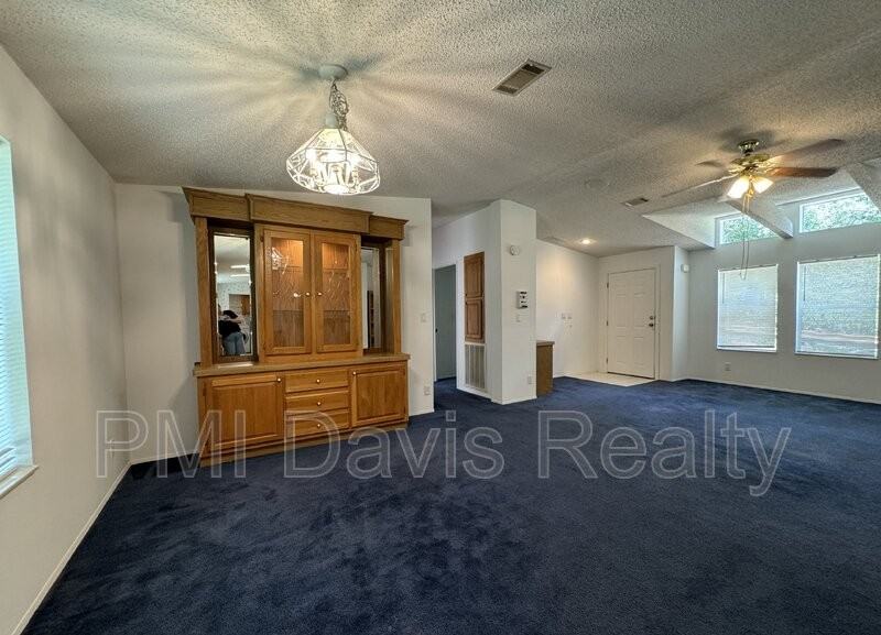 149 Aster Ave - Photo 4 of 16