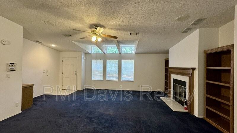 149 Aster Ave - Photo 5 of 16