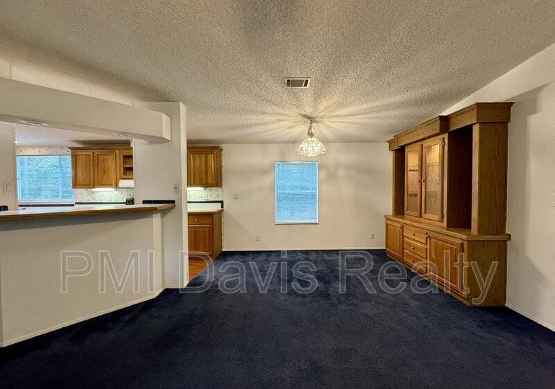 149 Aster Ave - Photo 7 of 16