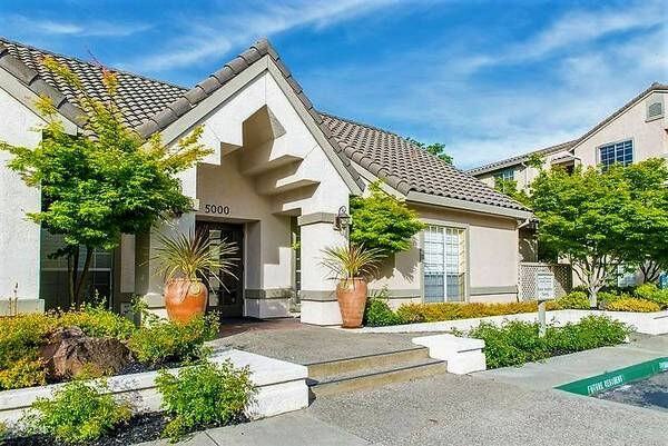 Hacienda Commons - Photo 2 of 10