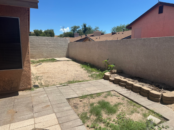 8180 North Streamside Avenue - Photo 2 of 11