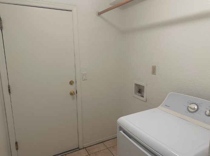 8180 North Streamside Avenue - Photo 3 of 11