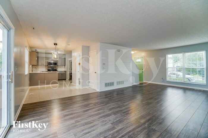 692 Windy Hill Ln - Photo 2 of 15