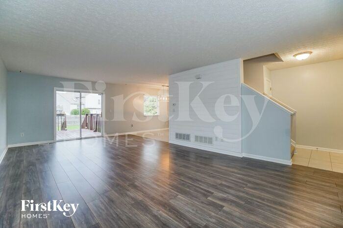 692 Windy Hill Ln - Photo 3 of 15
