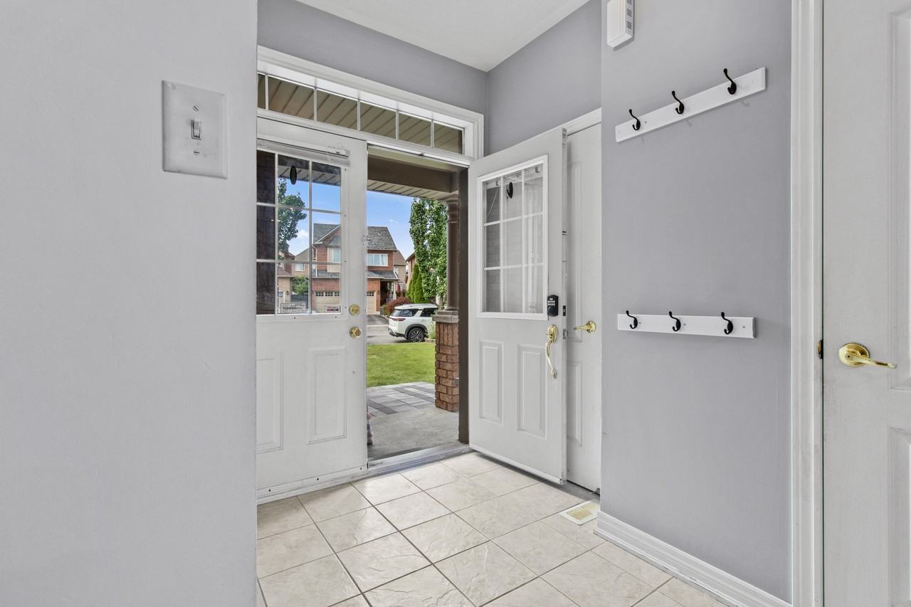 27 Holly Drive - Photo 2 of 30