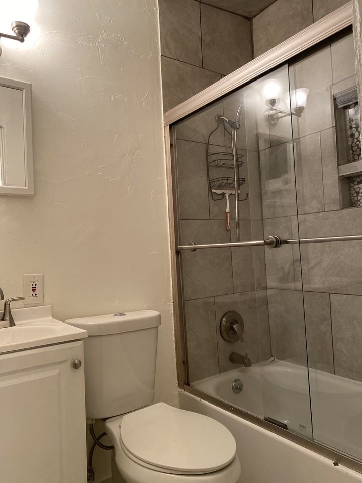 965 Brentwood St #2-967 - Photo 5 of 14