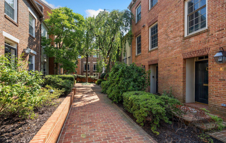 1128 N Pitt St #1128 - Photo 2 of 30