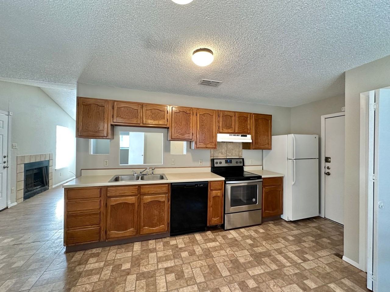 3708 Trotwood Trl - Photo 4 of 21
