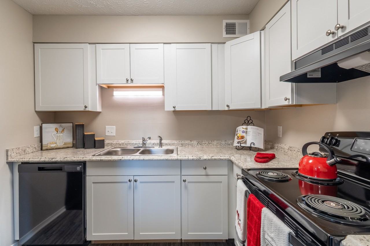 Courtyard Apartments - Photo 4 of 25