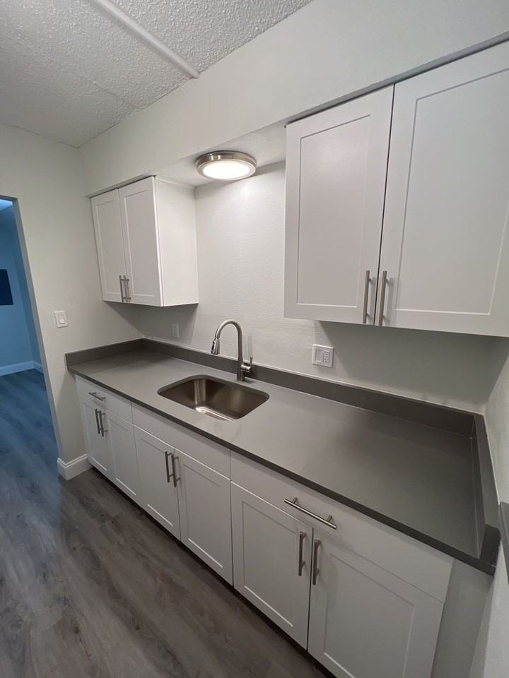 3232 On Fruitville - Photo 3 of 18