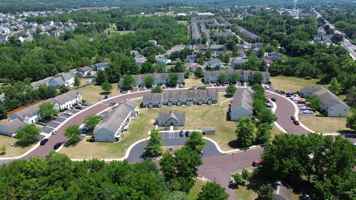 featured image of 998 E 10th St