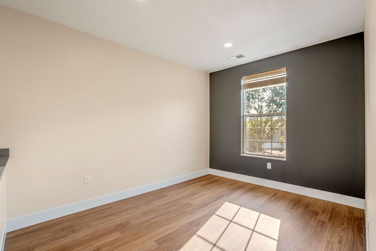 McCulloch Building - Photo 4 of 16