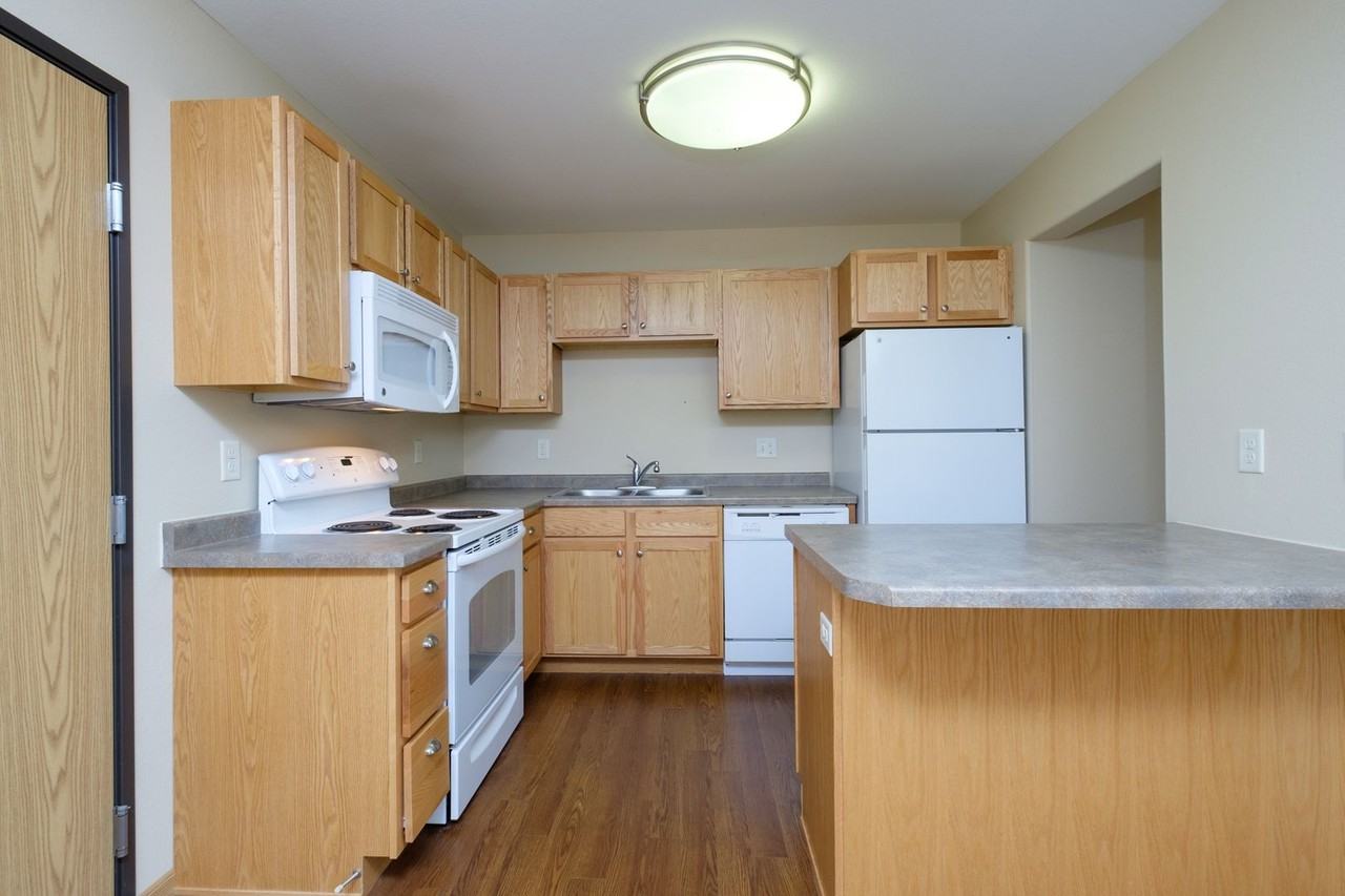 Farmhouse/Rockford Apartments - Photo 2 of 22