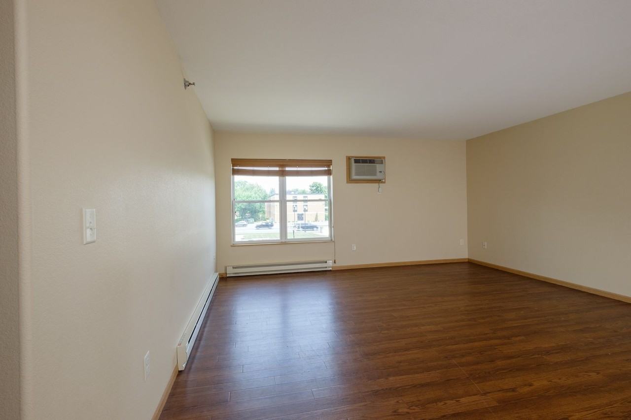 Farmhouse/Rockford Apartments - Photo 6 of 22