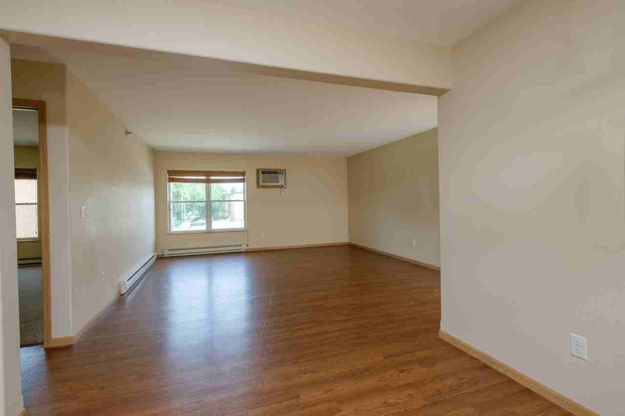 Farmhouse/Rockford Apartments - Photo 7 of 22