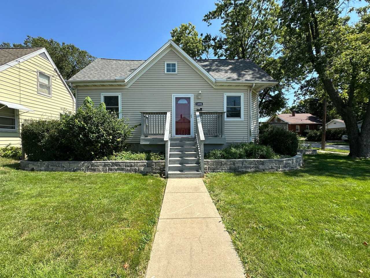 1408 S Madison St - Photo 2 of 27