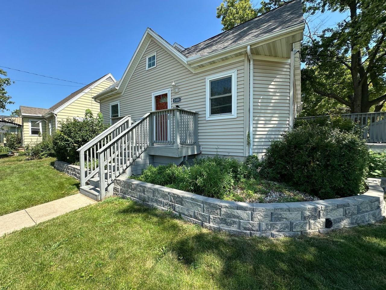 1408 S Madison St - Photo 3 of 27