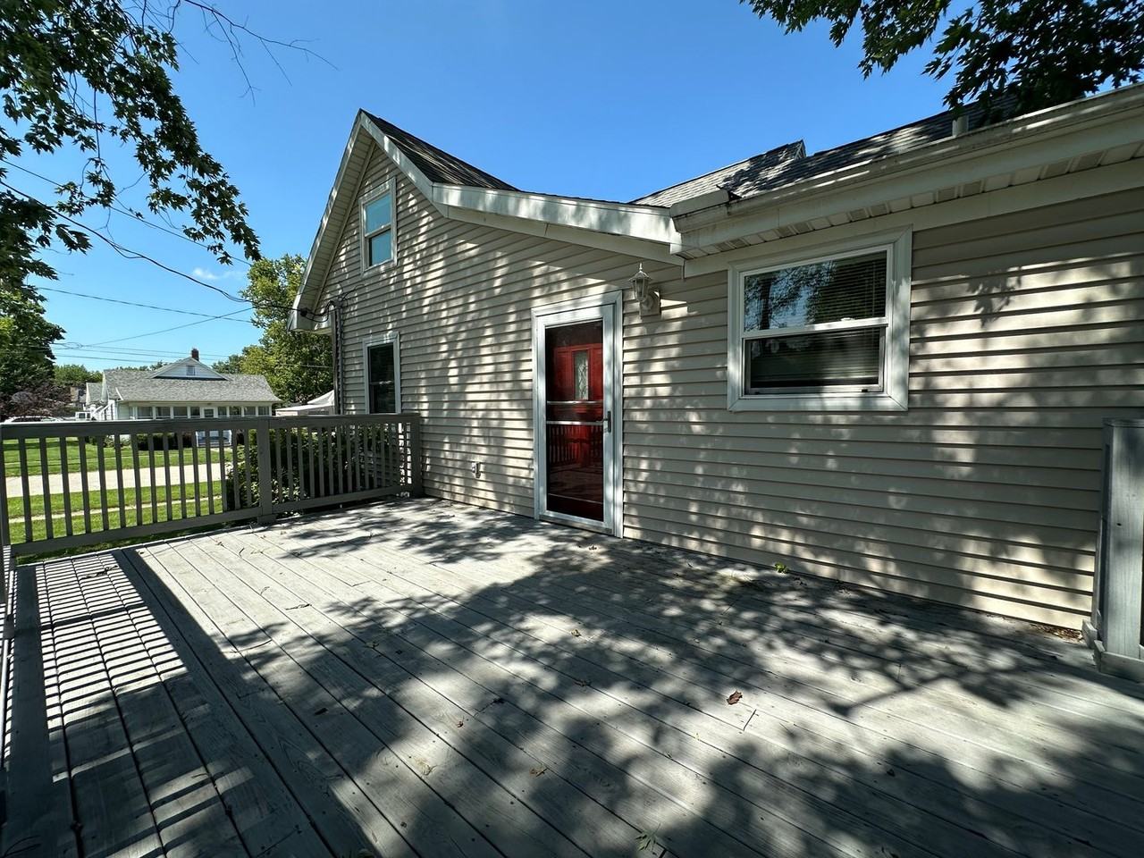1408 S Madison St - Photo 4 of 27