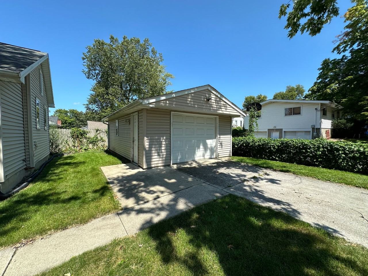 1408 S Madison St - Photo 5 of 27