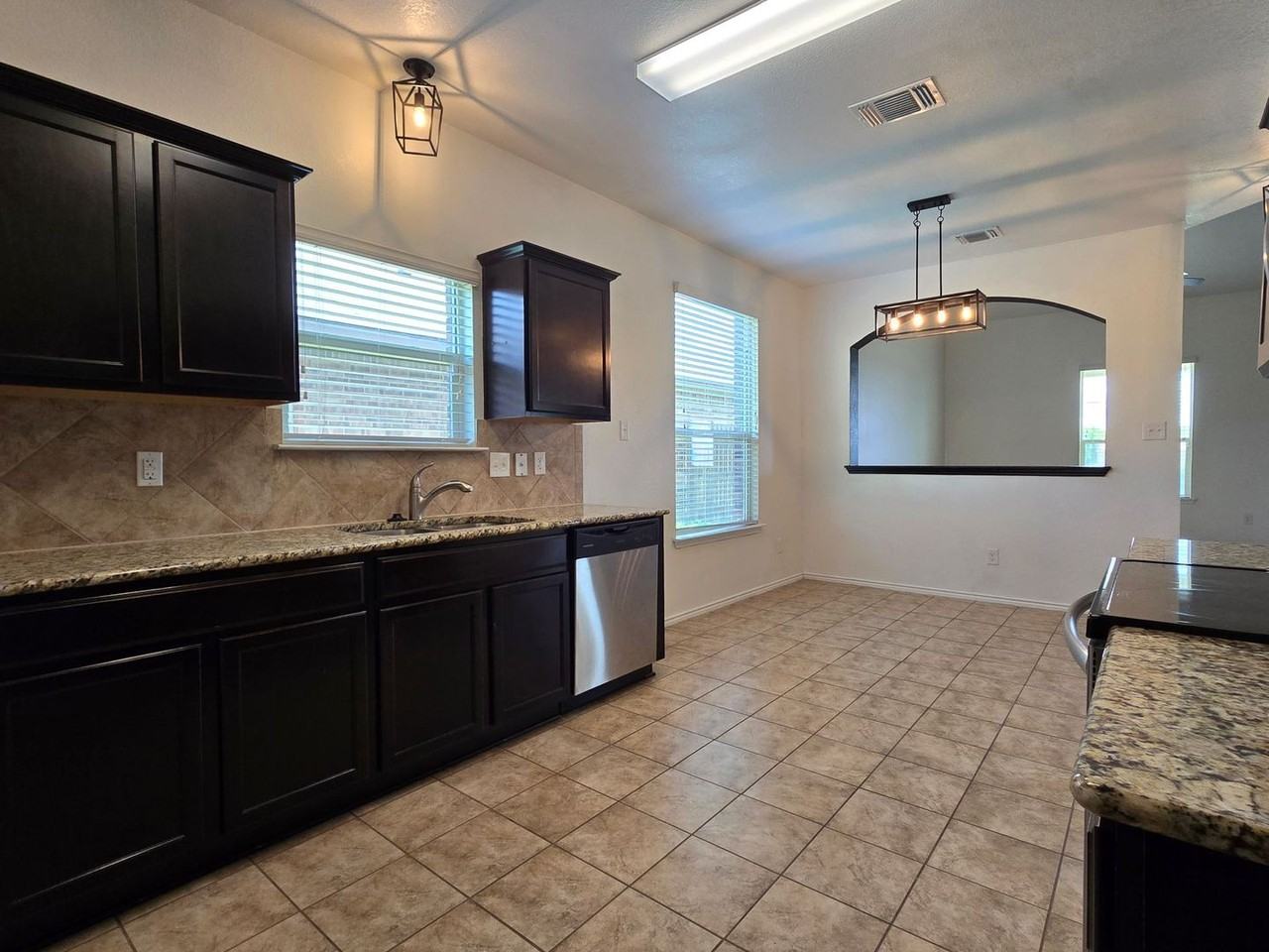 1504 Gigante Dr - Photo 4 of 30