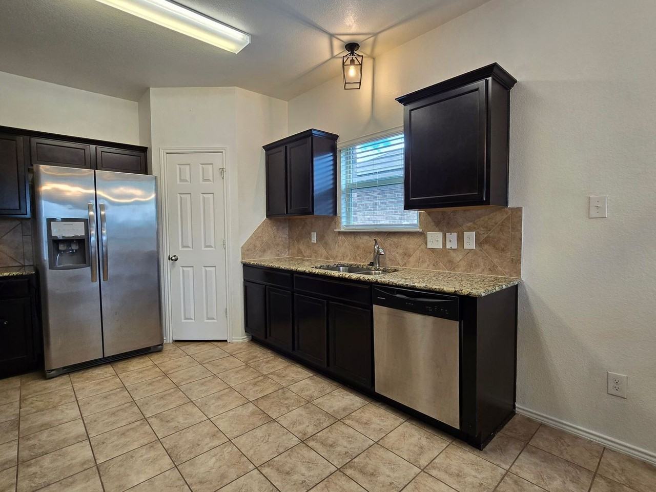 1504 Gigante Dr - Photo 5 of 30