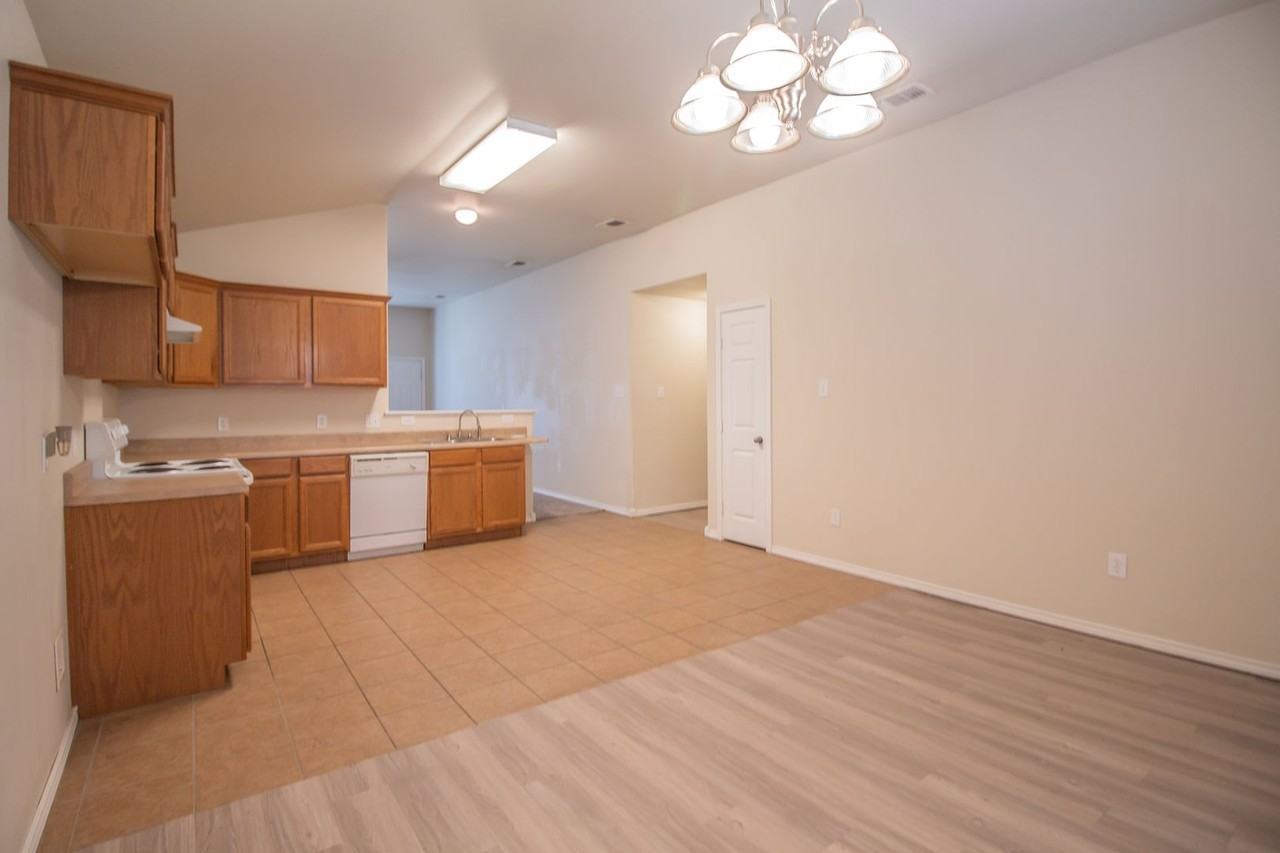 6616 36th St - Photo 6 of 17