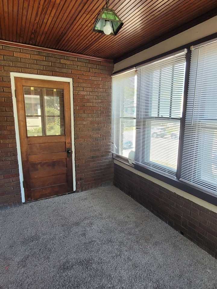 318 N 10th St - Photo 3 of 17