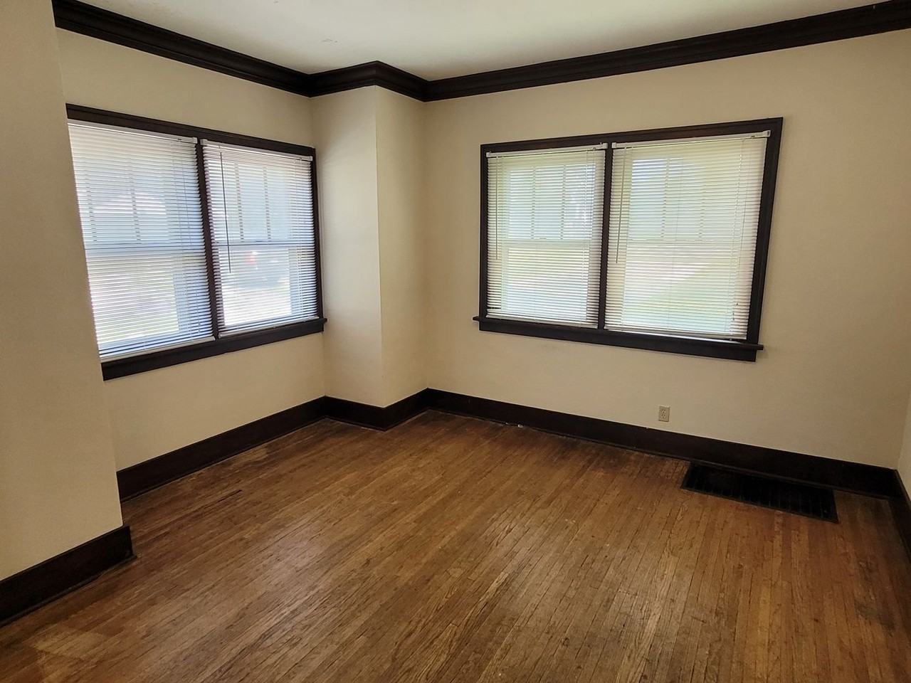 318 N 10th St - Photo 4 of 17