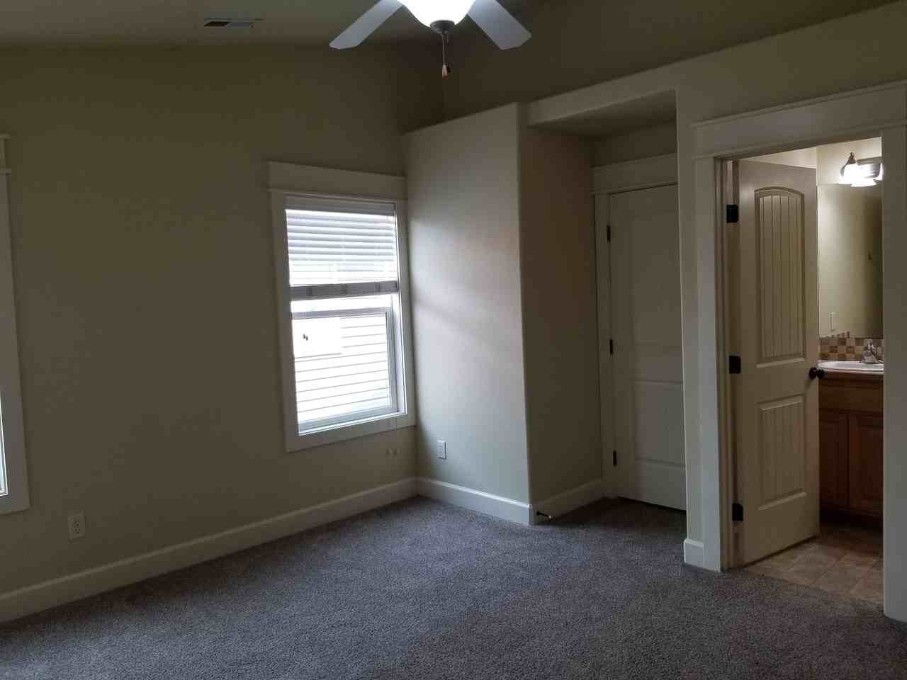2115 S Dorothy Ave - Photo 3 of 31